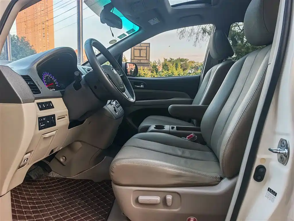 BYD M6 2015 2.4L Automatic Premium Edition фото 12