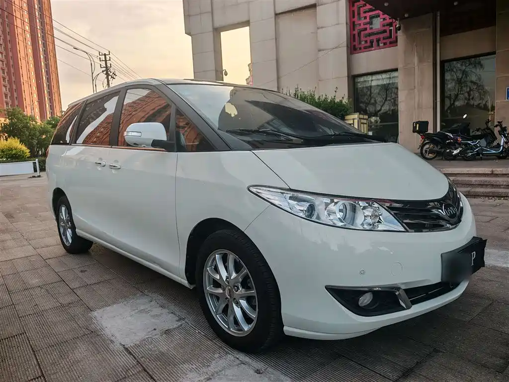 BYD M6 2015 2.4L Automatic Premium Edition фото 9