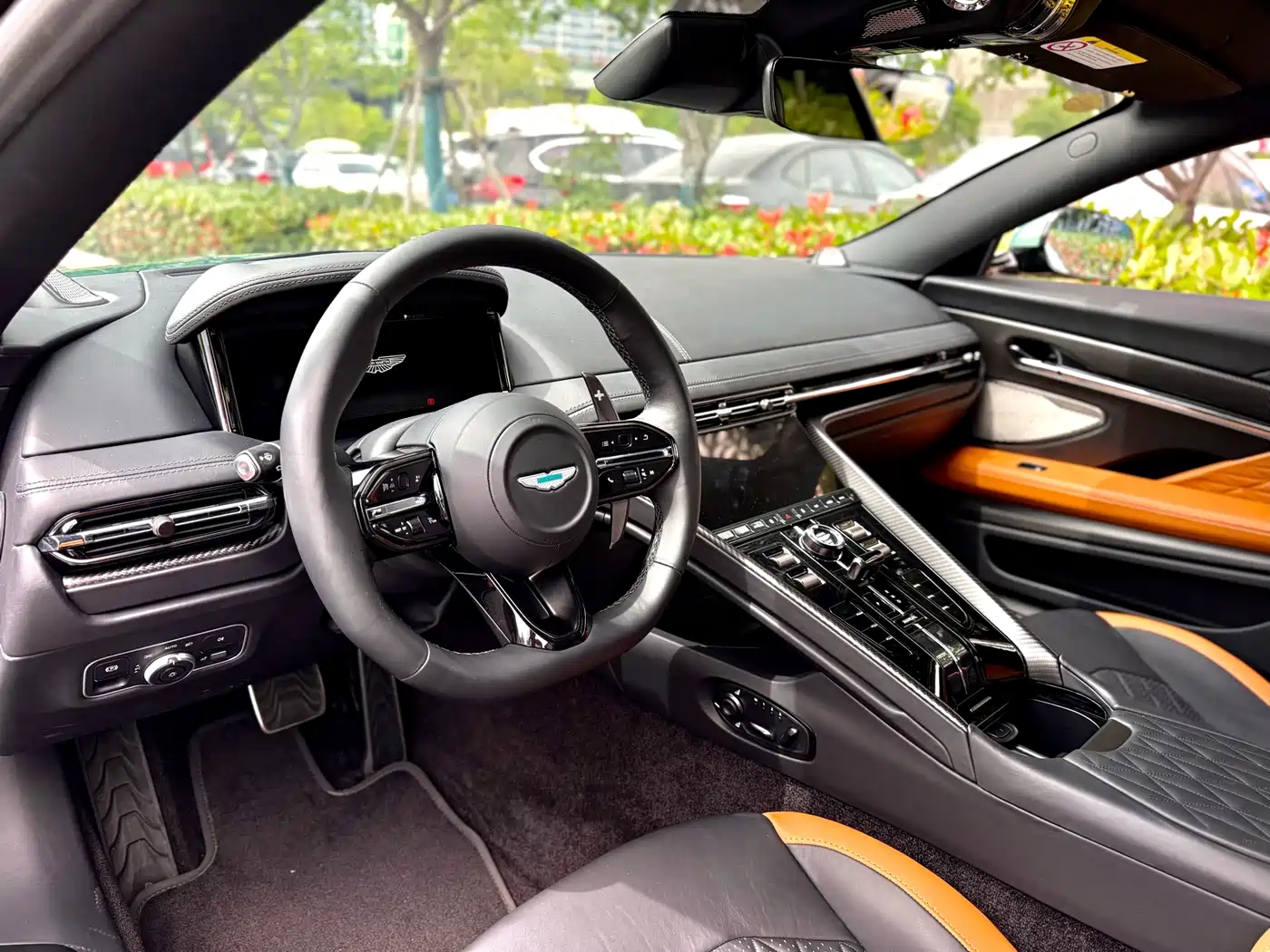 Aston Martin DB12 2023 4.0T V8 Coupe фото 4