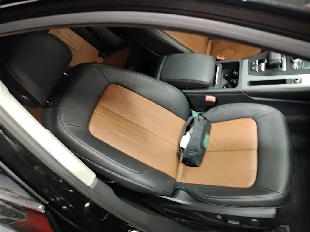 Audi Q5L 2020 Facelift 40 TFSI Honor Fashion фото 25