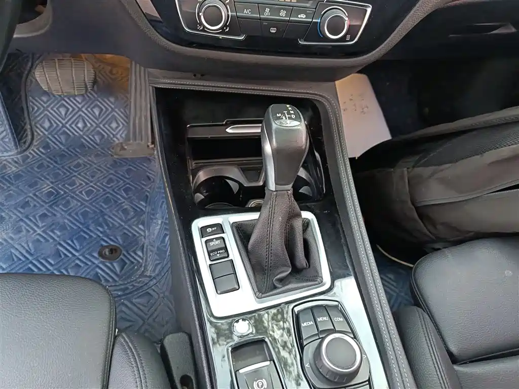 BMW 1 Series 2018 118i Sport Edition фото 14