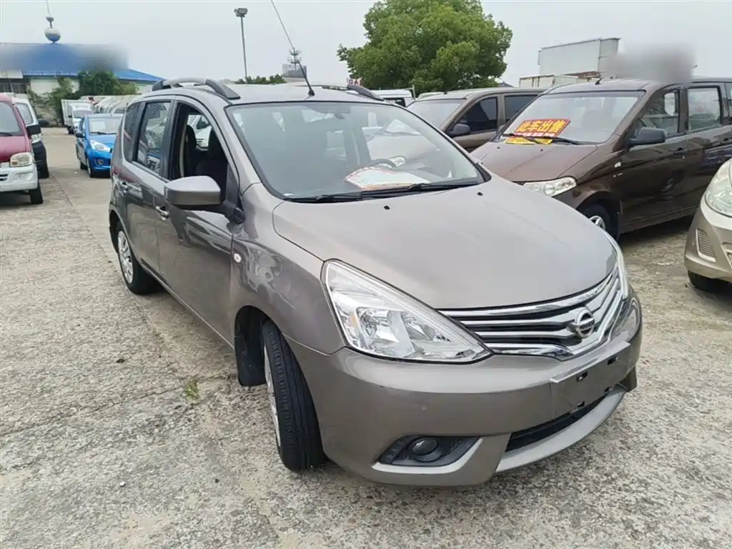 Nissan Livina 2015 2013 1.6XE CVT Comfort