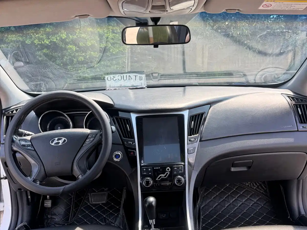 Hyundai Sonata 2013 2.0L Automatic Luxury Edition фото 8