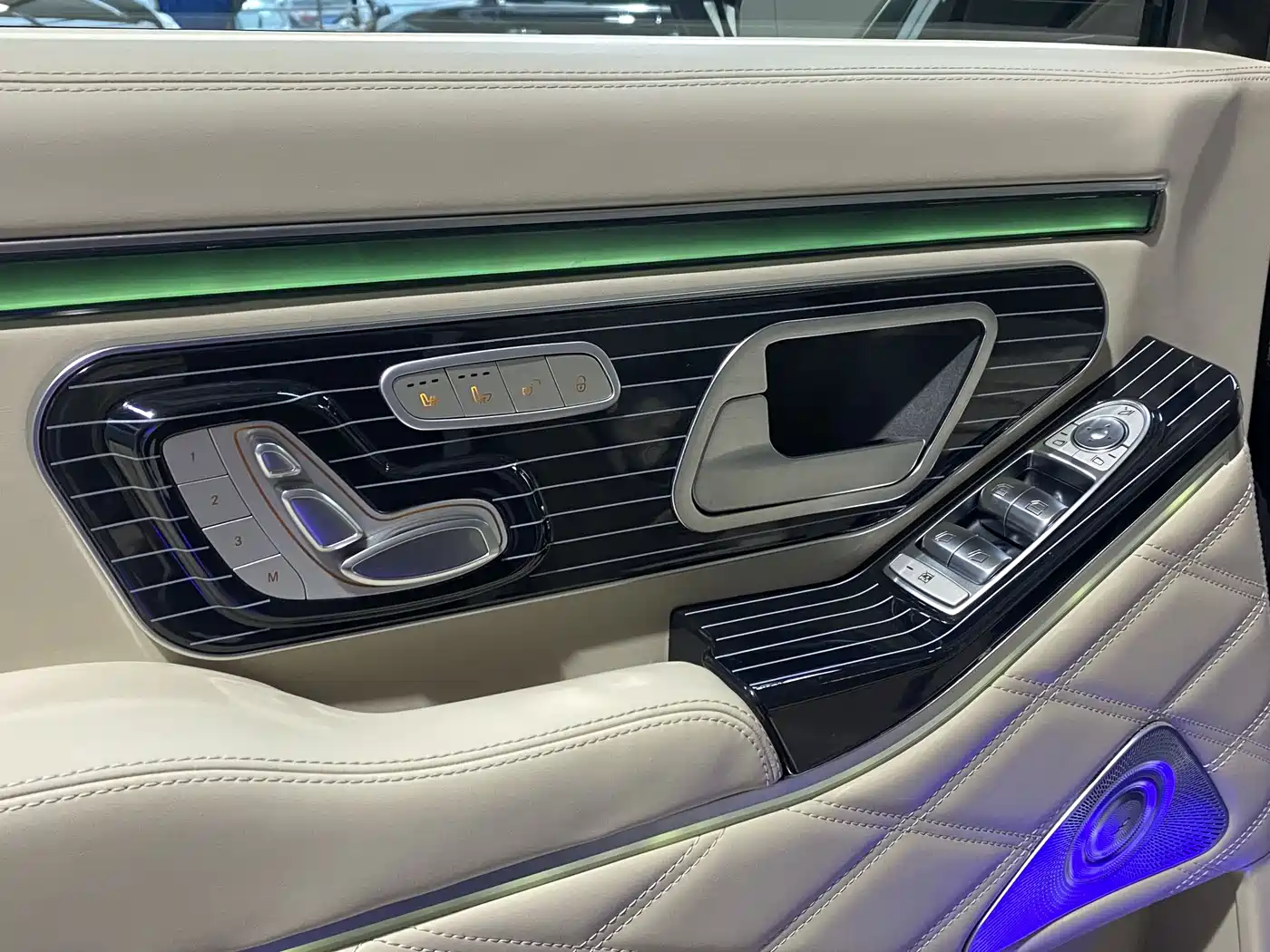 Mercedes-Benz Vito 2023 2.0T Business 7-Seater фото 5