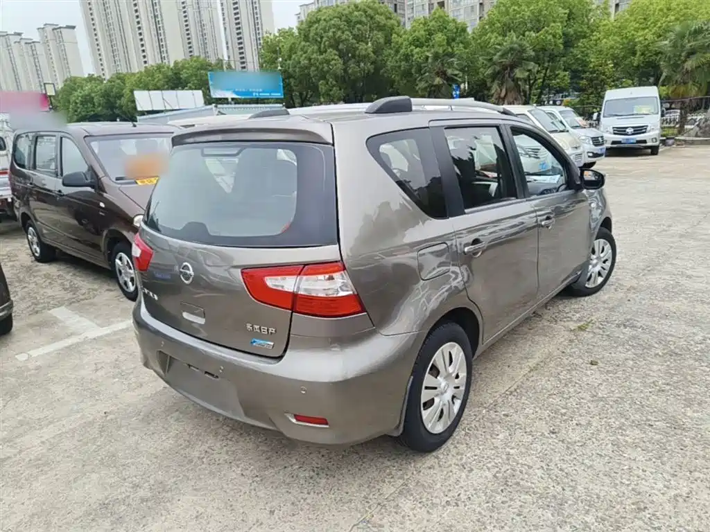 Nissan Livina 2015 2013 1.6XE CVT Comfort
