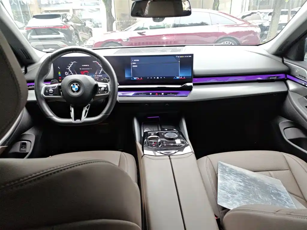 BMW 5 Series 2024 530Li Leading M Sport Package фото 16