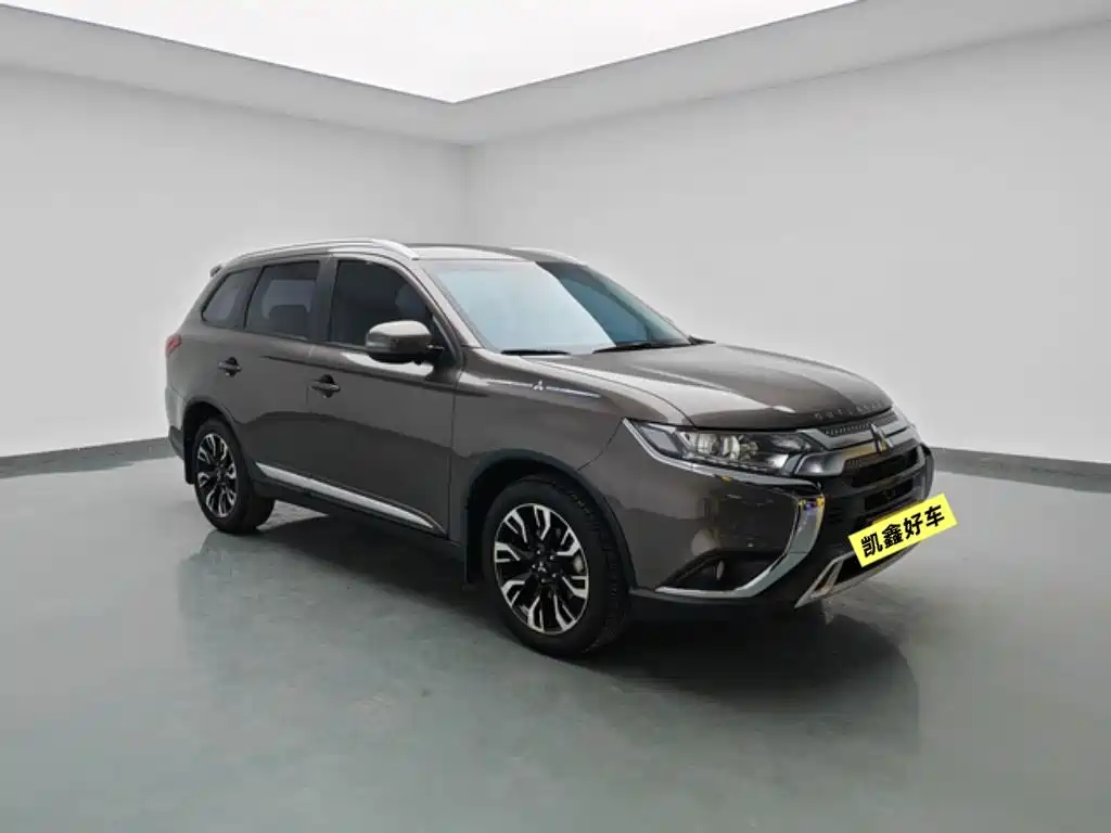 Mitsubishi Outlander 2020 2.0L 2WD Premium 5-seater фото 3
