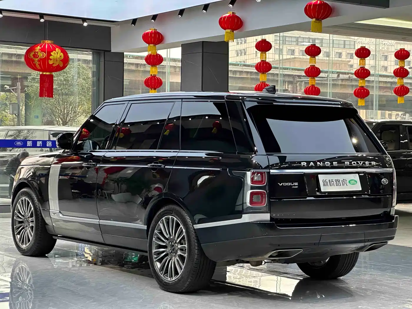 Land Rover Range Rover 2020 3.0 L6 Heritage Extended Edition фото 18