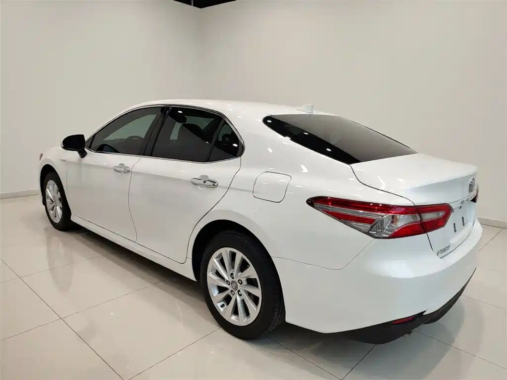 Toyota Camry 2023 Hybrid 2.5HGVP Leading Edition фото 5