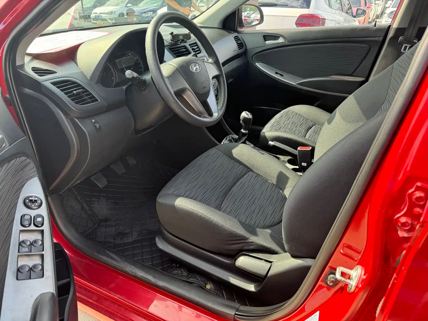 Hyundai Reina 2014 1.4L Manual GLX фото 4
