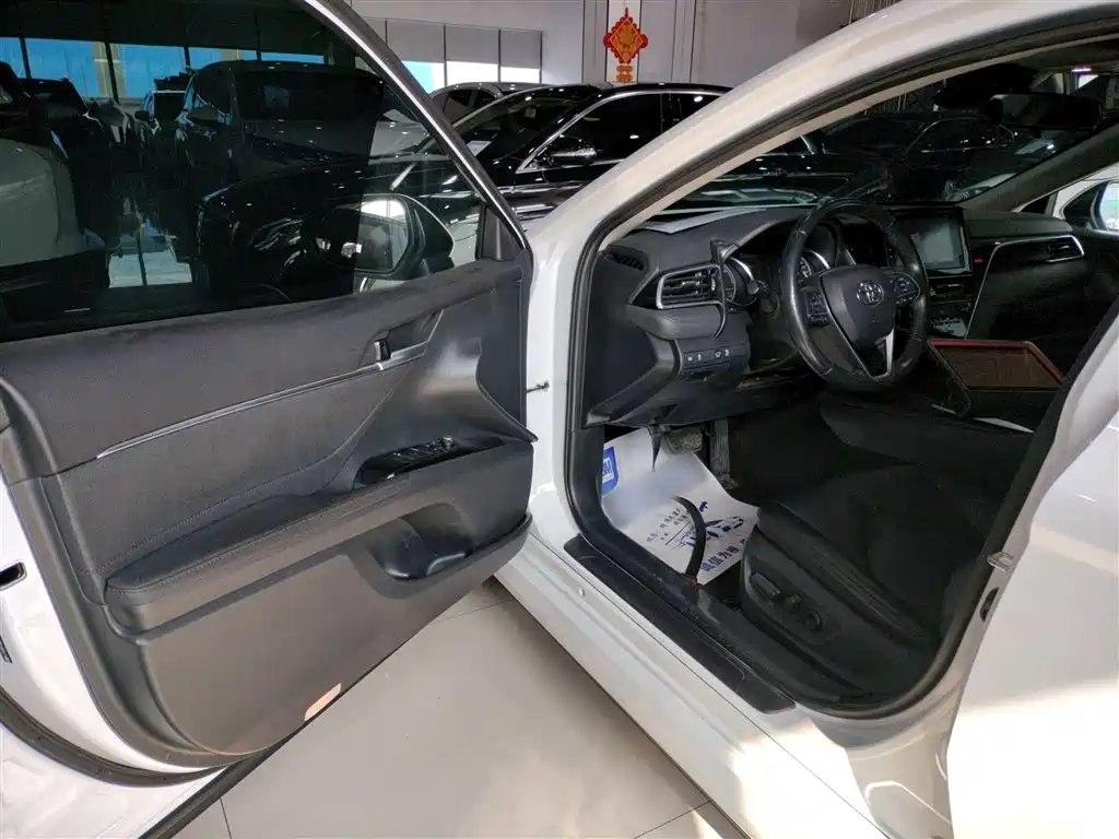 Toyota Camry 2023 Hybrid 2.5HGVP Leading Edition фото 16