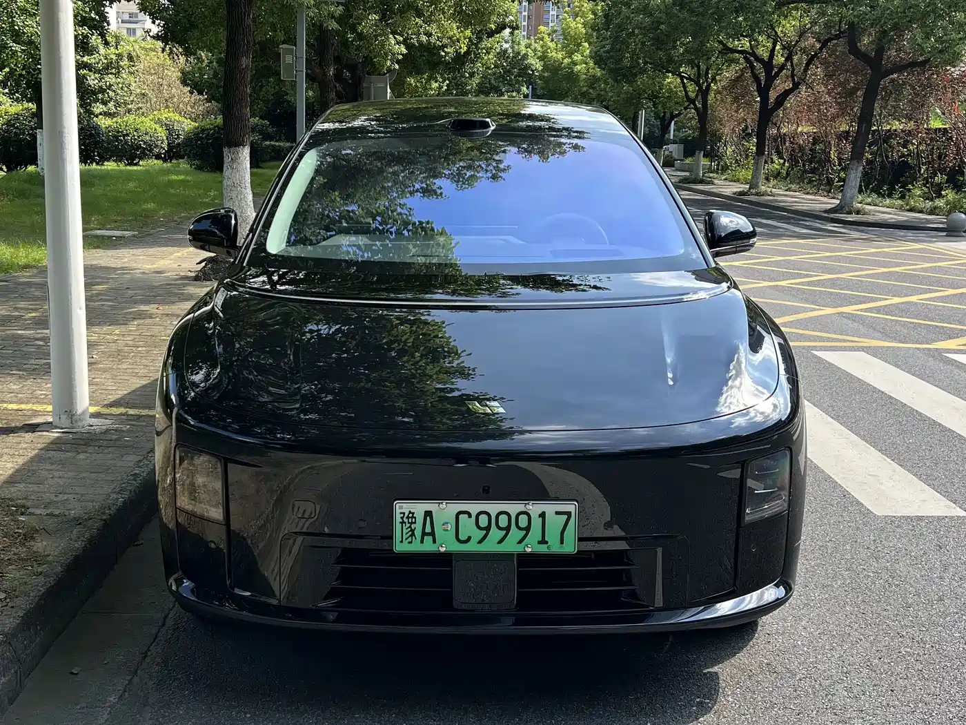 Photo 2 - Li Auto Li i8