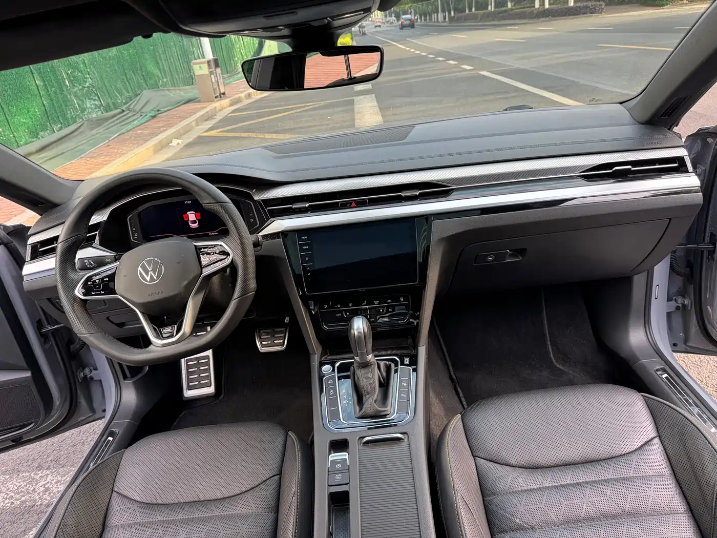 Volkswagen FAW-Volkswagen CC 2023 380TSI Eye-catching Edition фото 15