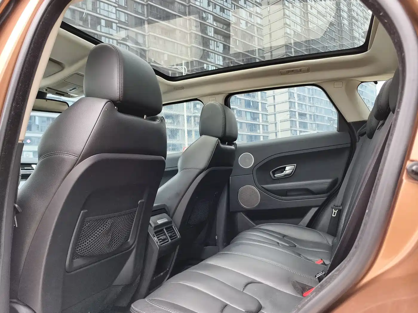 Land Rover Range Rover Evoque 2015 2.0T 5-Door Intelligent Edition фото 7