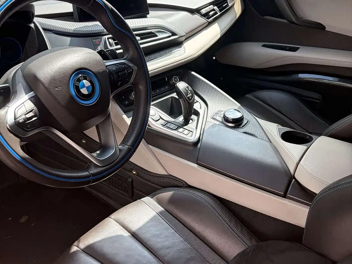  I8
