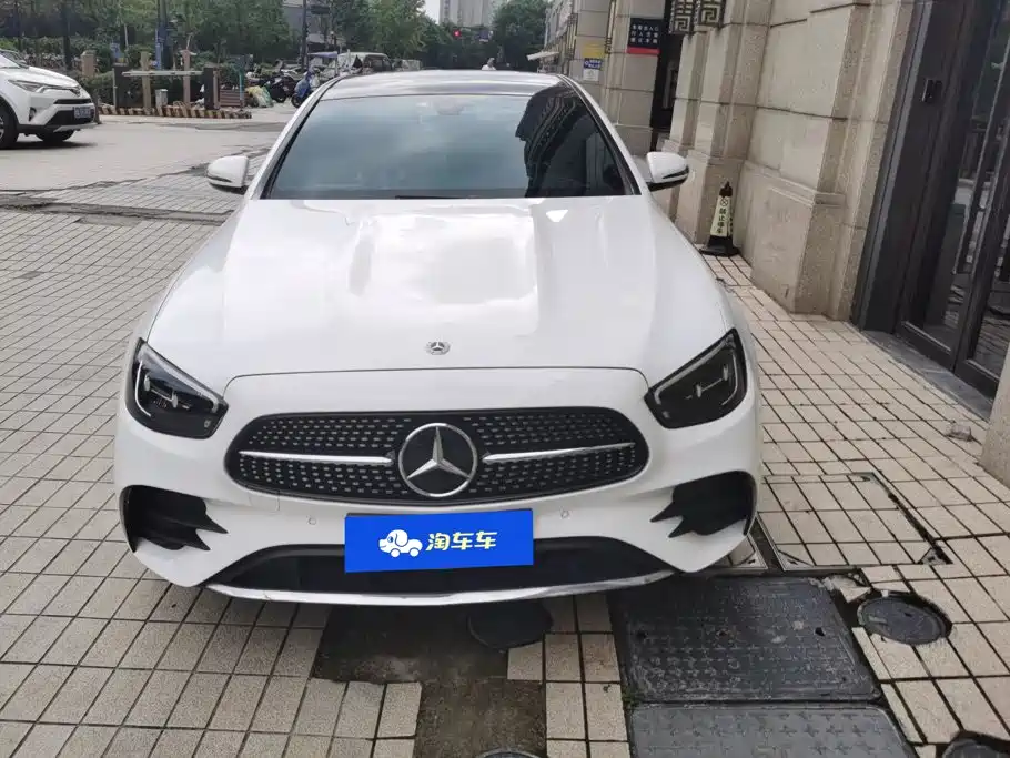 Фото 2 - Mercedes-Benz E-Class