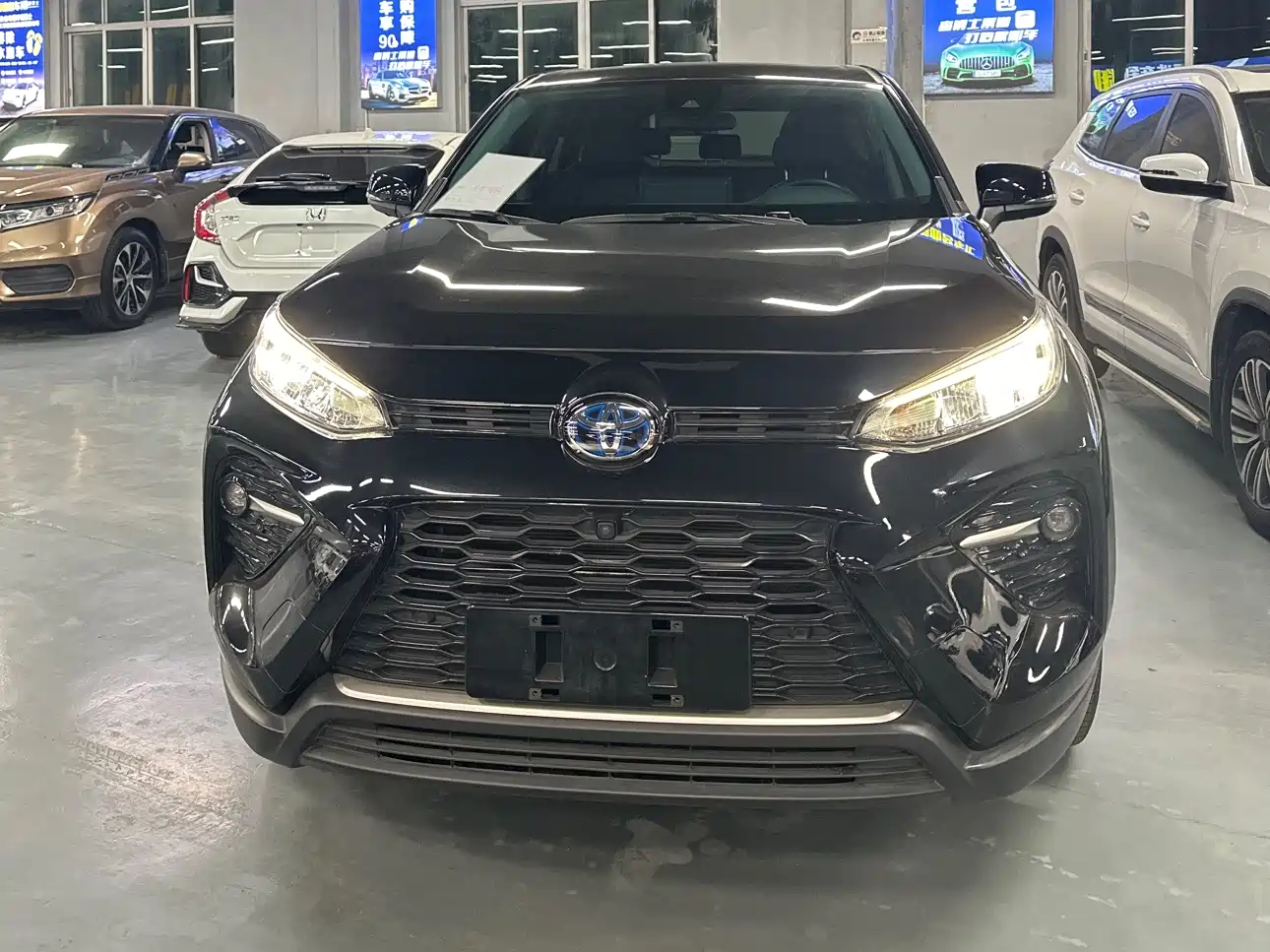 Toyota Wildlander 2022 Hybrid 2.5L E-CVT FWD Luxury PLUS Edition фото 2