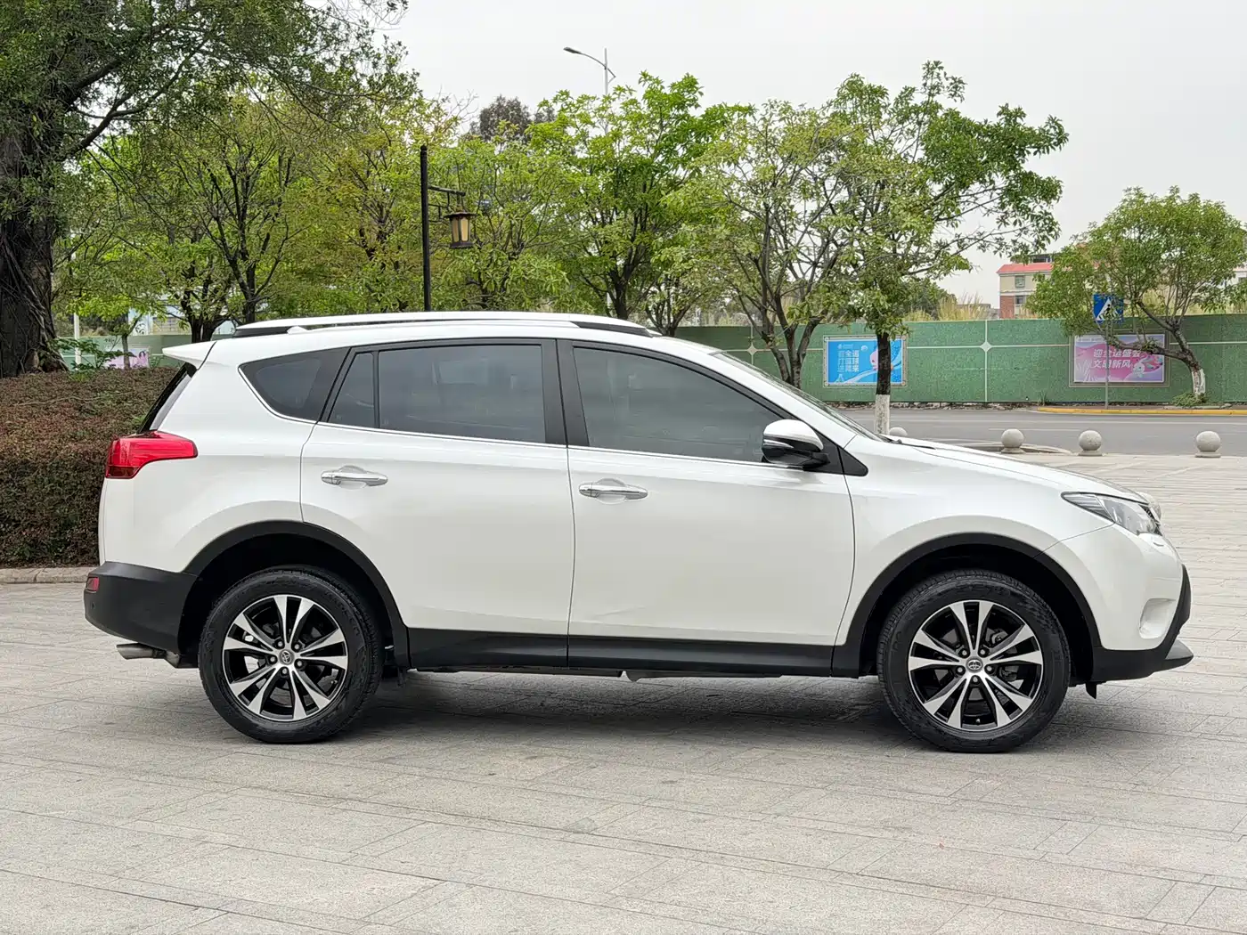 Toyota RAV4 Rongfang 2015 2.5L Automatic 4WD Elite Edition фото 17