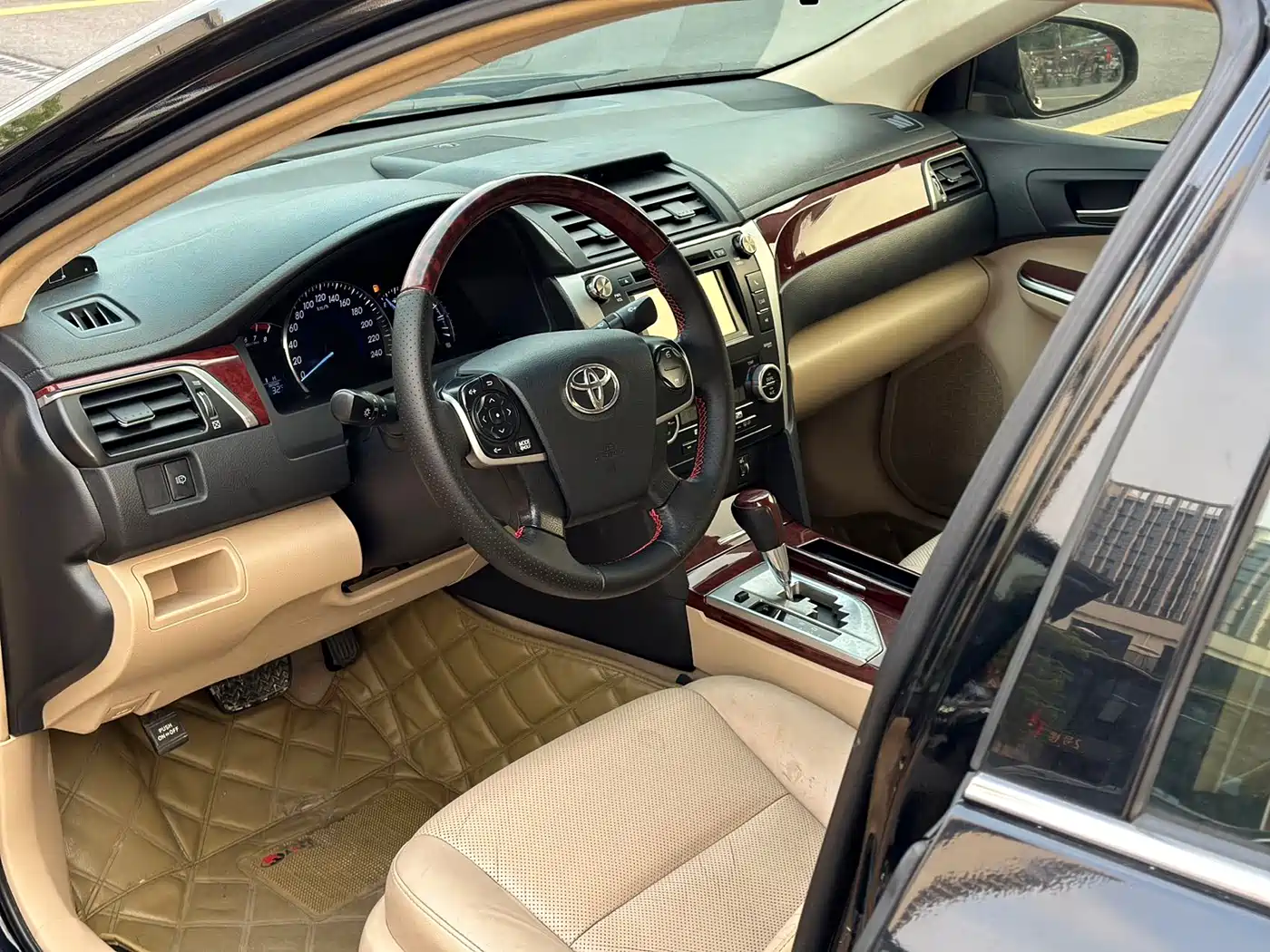 Toyota Camry 2012 2.5G Luxury Edition фото 4