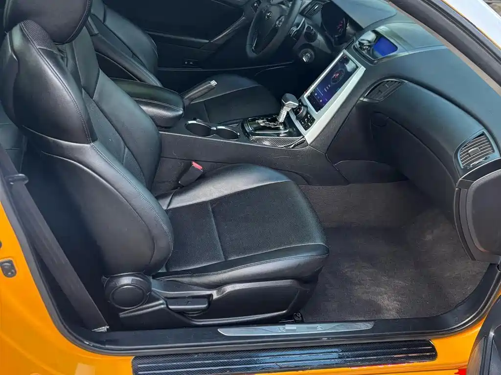Hyundai Genesis Coupe 2012 2009 2.0T Automatic Elegant Edition