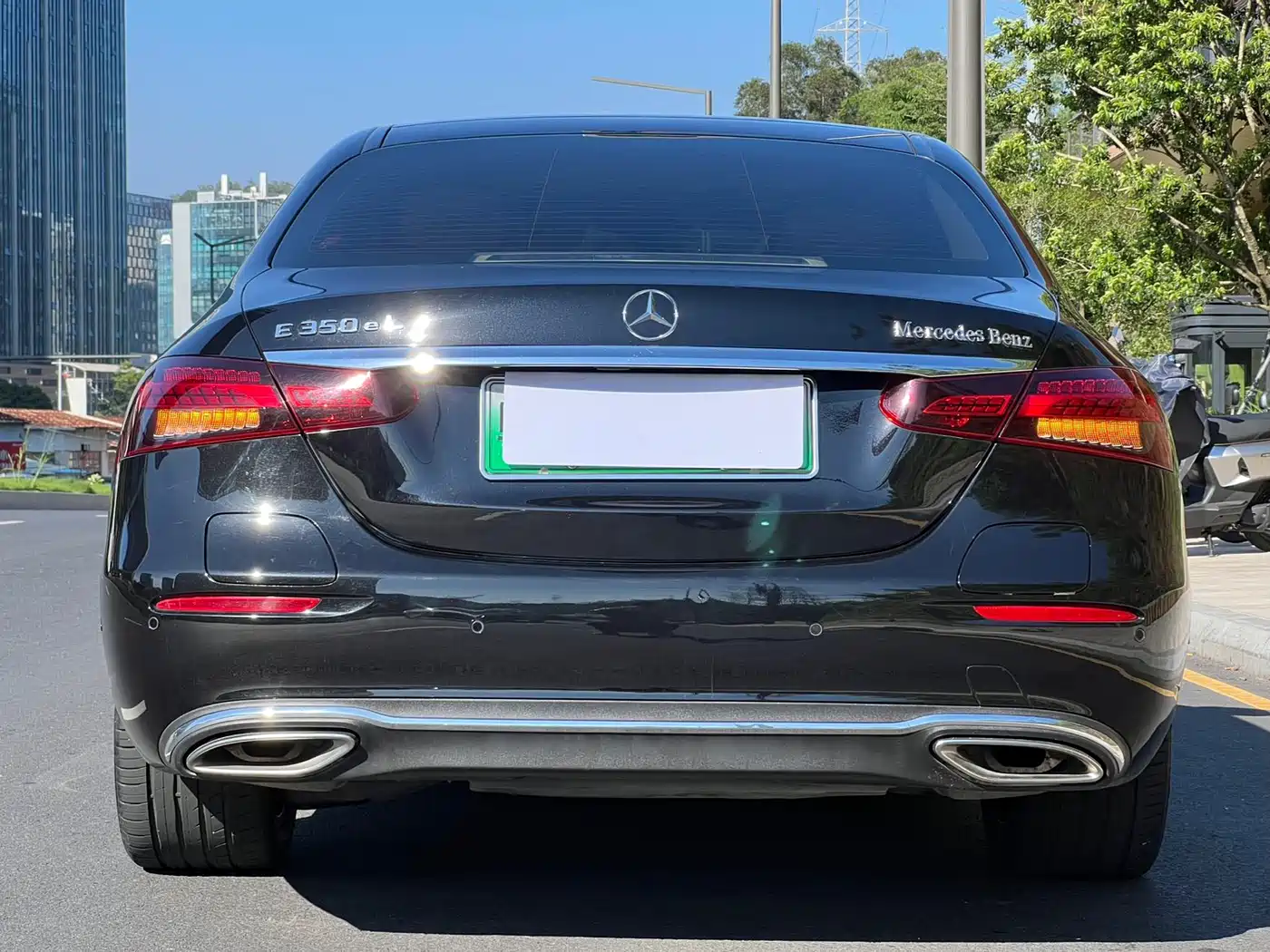 Mercedes-Benz E-Class New Energy 2022 E 350 e L Plug-in Hybrid Sedan фото 17