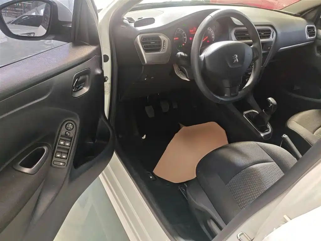 Peugeot 301 2016 1.6L Manual Comfort Edition фото 16