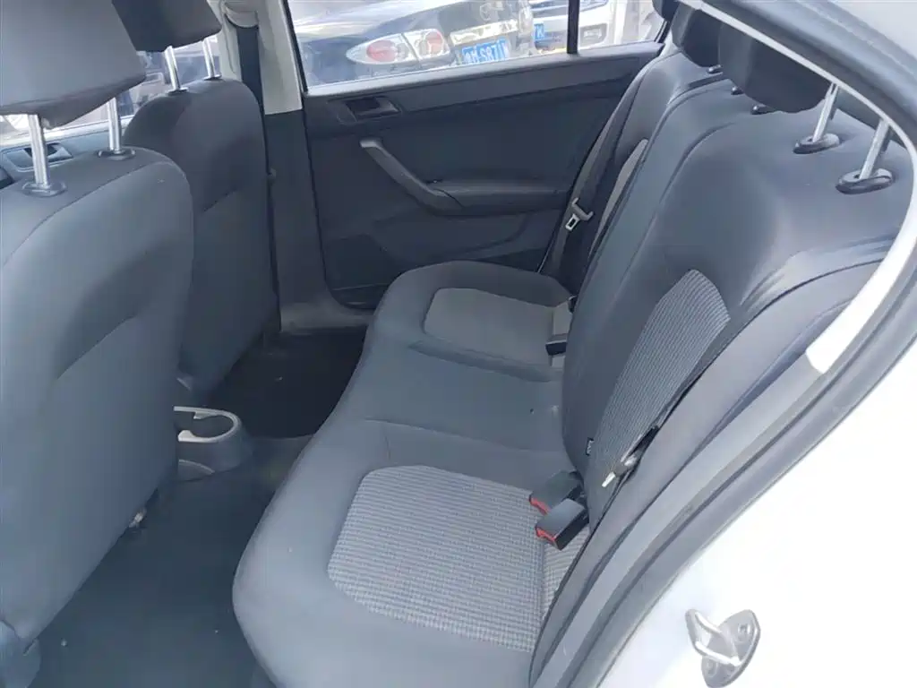Volkswagen Santana 2016 1.6L Manual Trend Edition фото 17