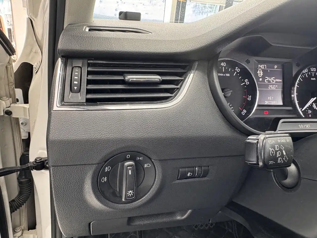 Škoda Octavia 2017 1.6L Automatic Pioneer Edition фото 23