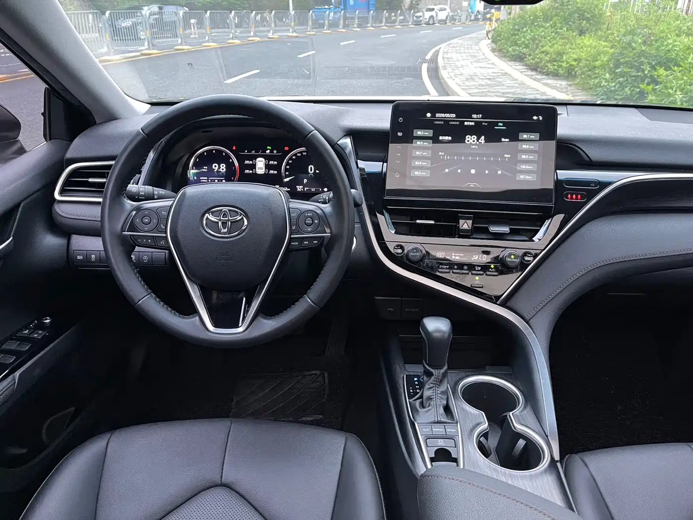 Toyota Camry 2021 2.5G Luxury Edition фото 8