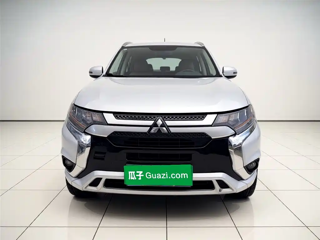 Mitsubishi Outlander 2021 2.4L 4WD Premium Edition 5-seater фото 2
