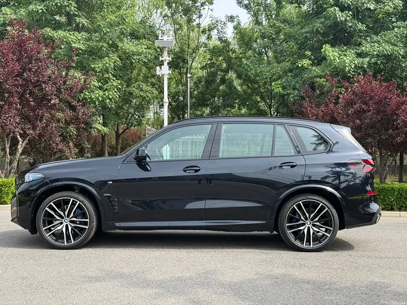 BMW X5 2025 Model xDrive 40Li Exclusive M Sport Blackout Package фото 2
