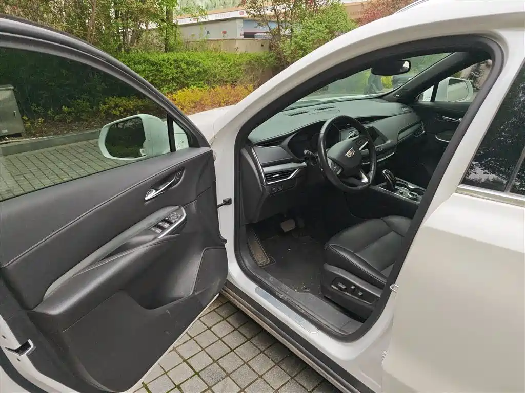 Cadillac XT4 2020 28T FWD Leading Trim фото 12
