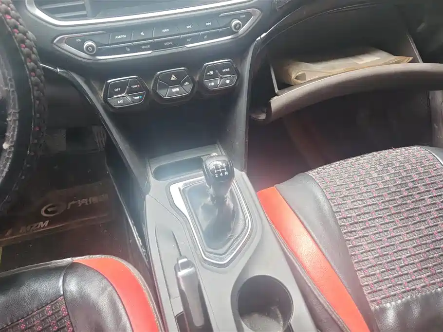 GAC Trumpchi Trumpchi GS4 2016 235T Manual Luxury Edition фото 16