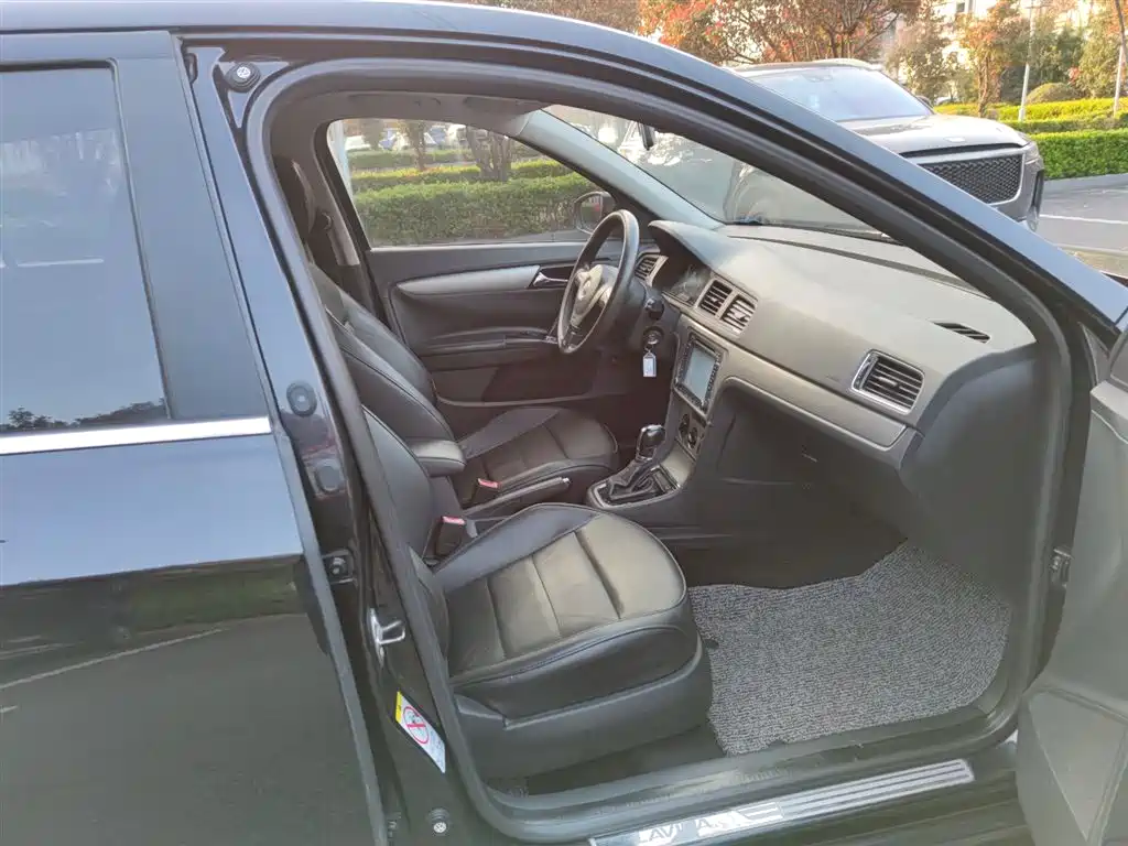 Volkswagen Lavida 2013 1.4TSI DSG Comfort Edition фото 6