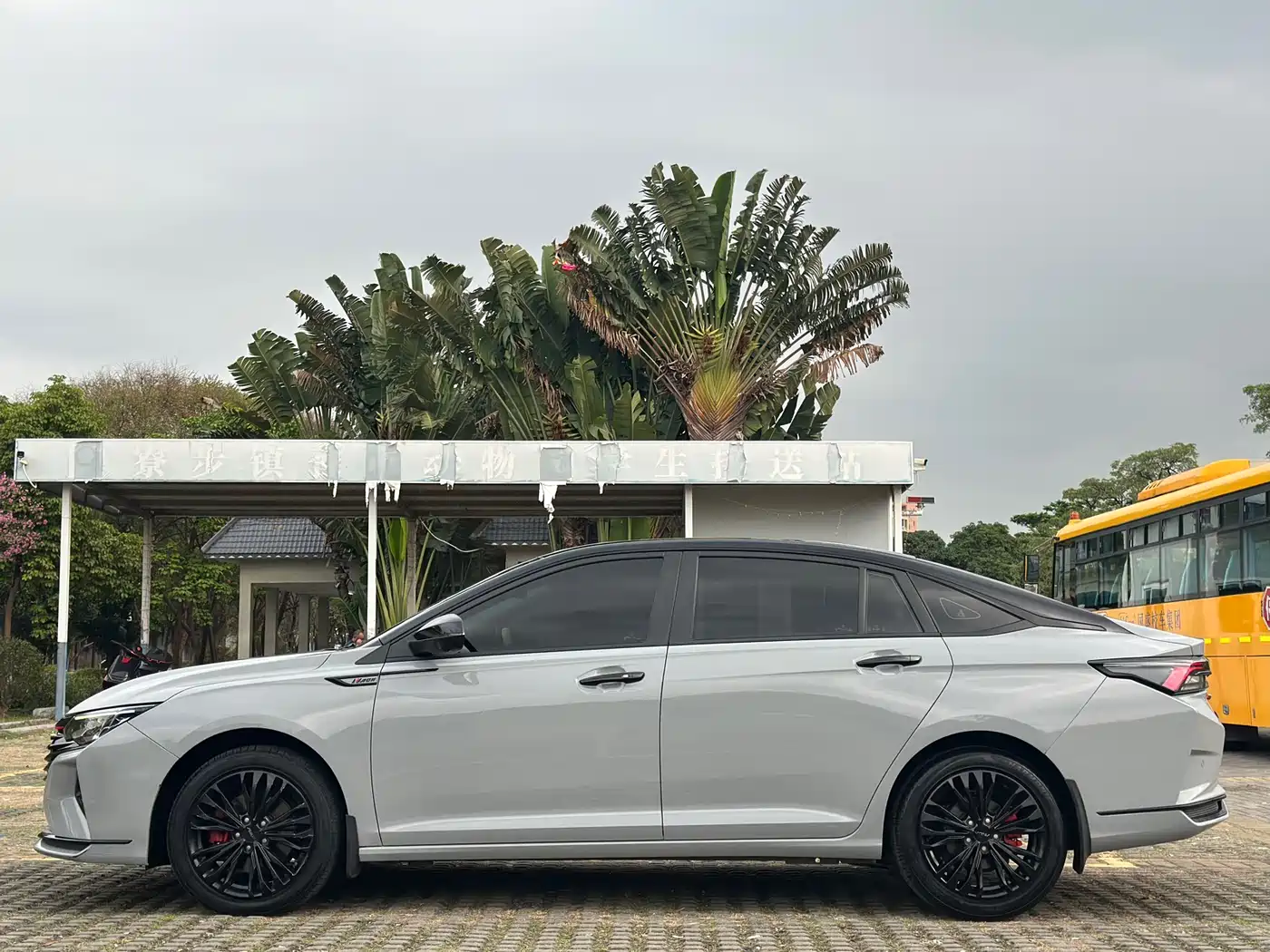 DONGFENG YI HYUN MAX