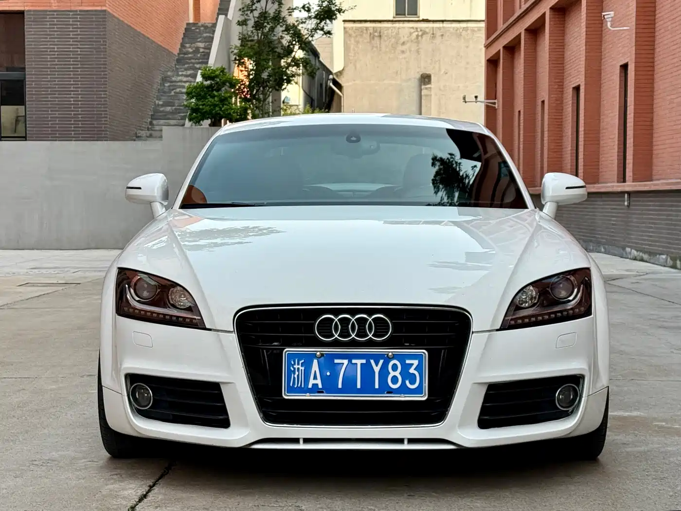 Audi TT 2011 TT Coupe 2.0TFSI quattro фото 2