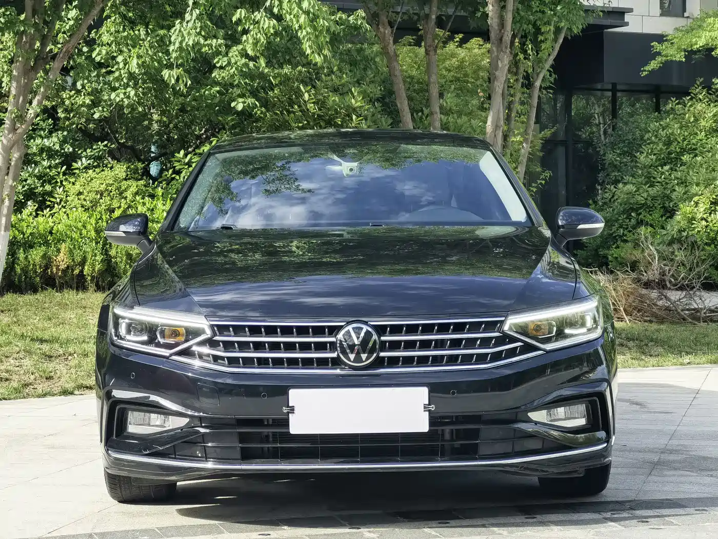 Volkswagen Magotan 2023 Model 2 Million Commemorative Edition 330TSI DSG Luxury фото 2