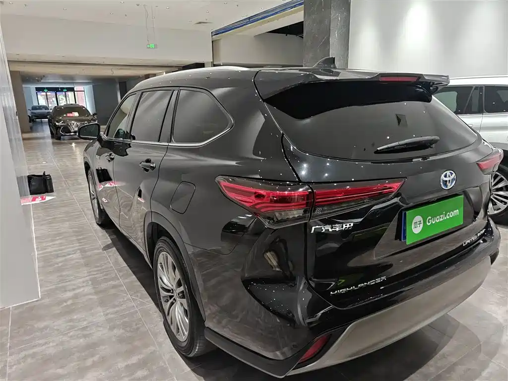 TOYOTA HIGHLANDER