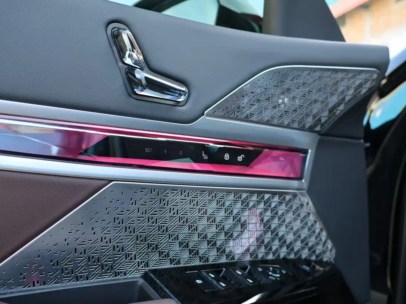 BMW 7 Series 2023 Model 735Li Luxury Package фото 6