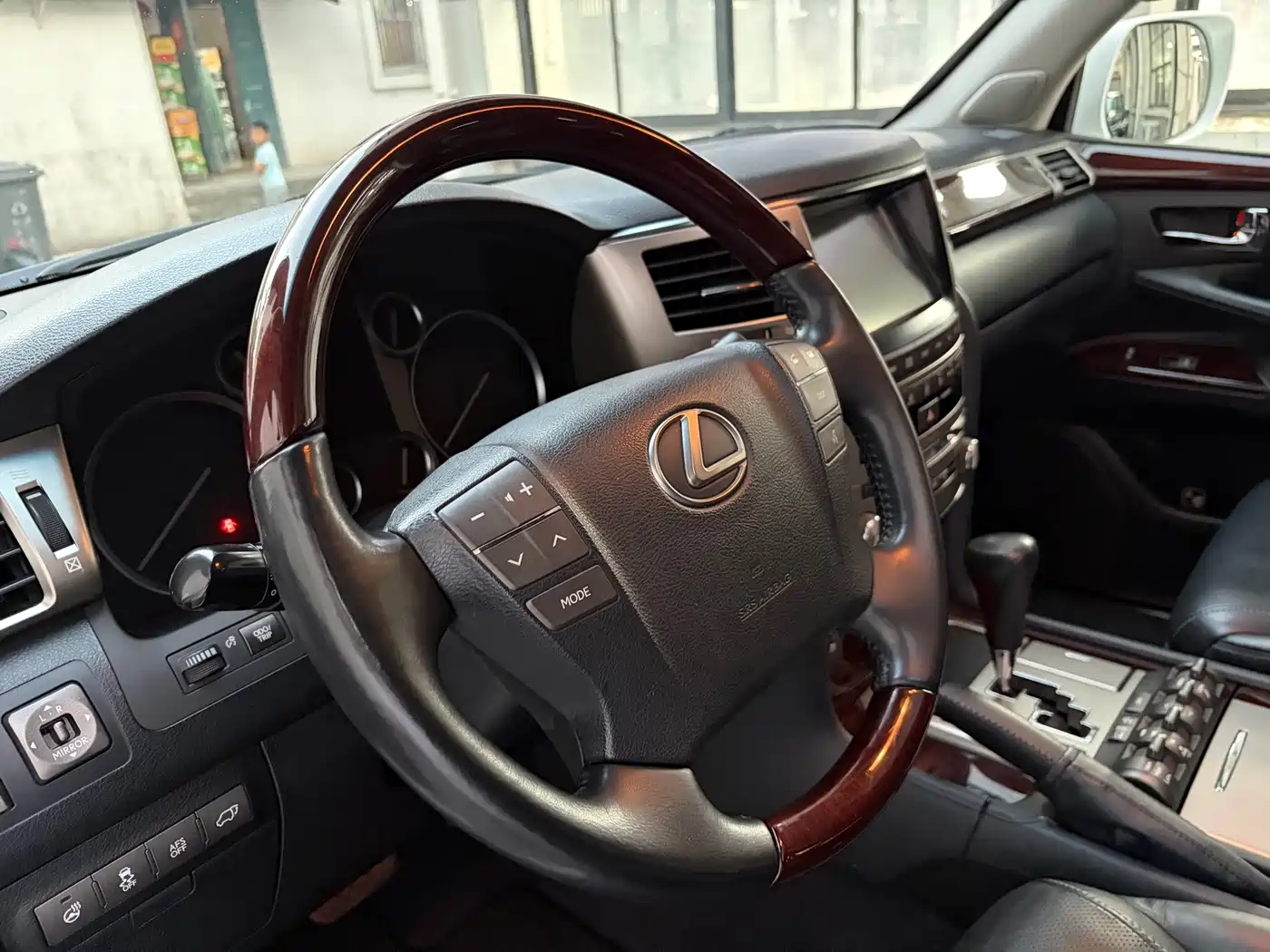 Lexus LX 2013 570 фото 10