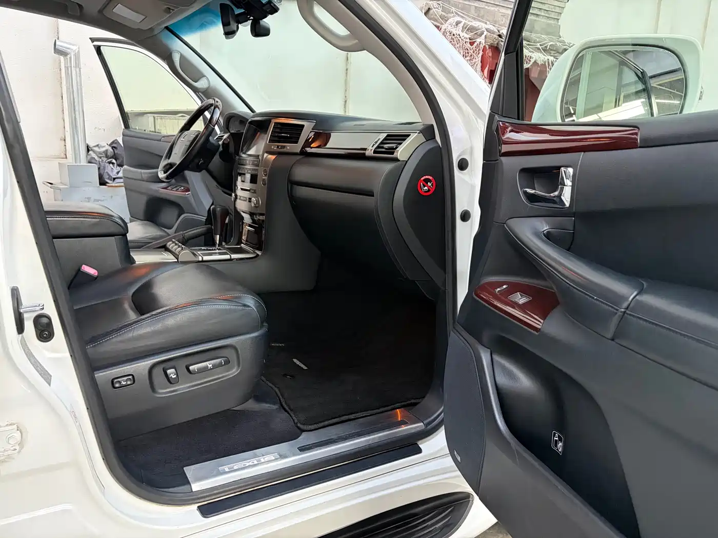 Lexus LX 2013 570 фото 14
