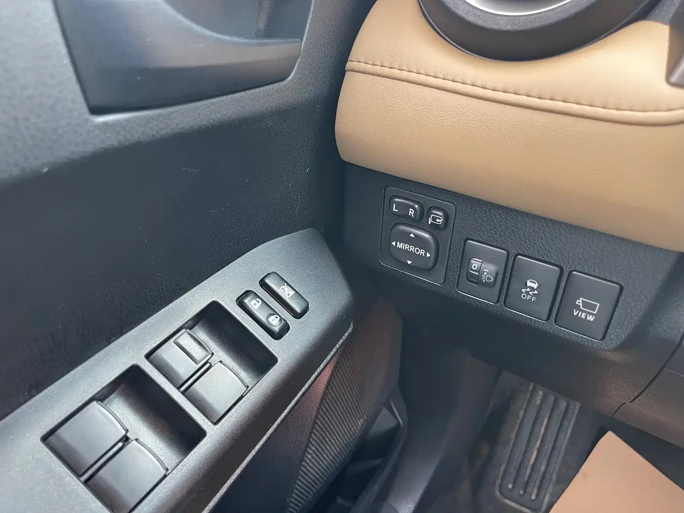 Toyota RAV4 Rongfang 2016 2.0L CVT 2WD Trend (China V) фото 13