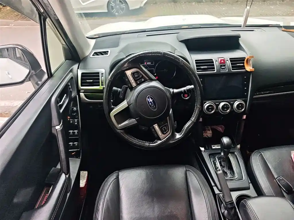 Subaru Forester 2016 2.5i Prestige Navigation Edition фото 11