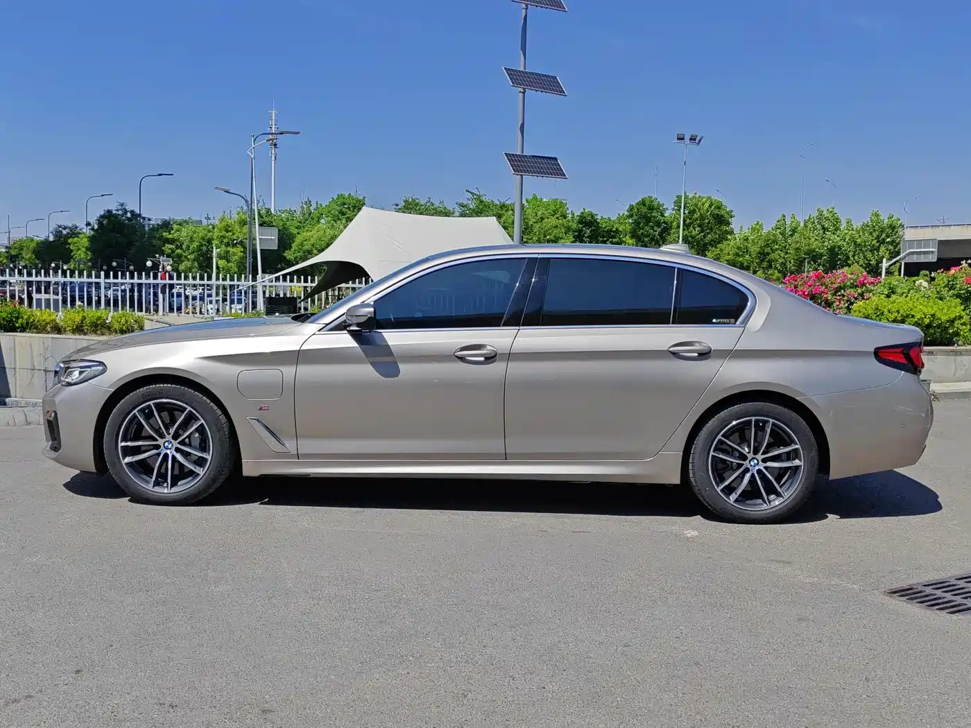 BMW 5 Series New Energy 2021 535Le M Sport Package фото 8