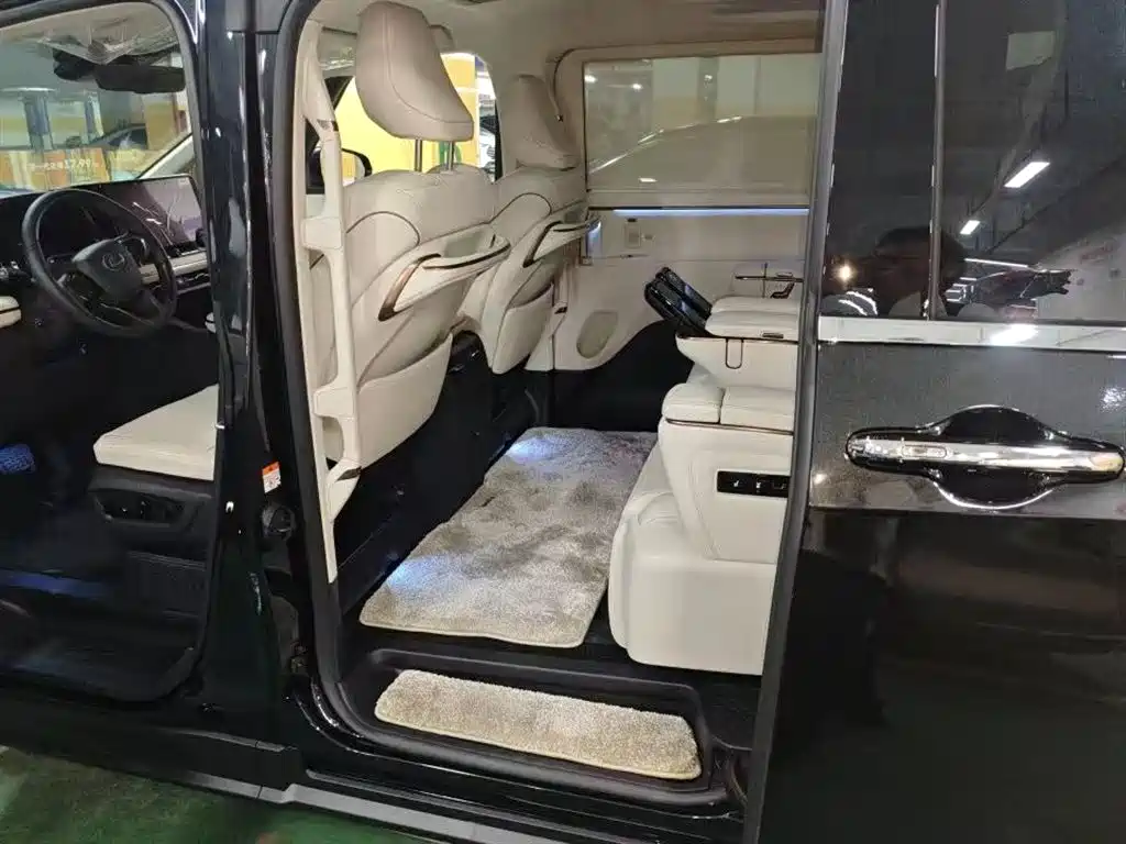 Lexus LM 2025 Model 500h Six-Seater Prestige Edition фото 9