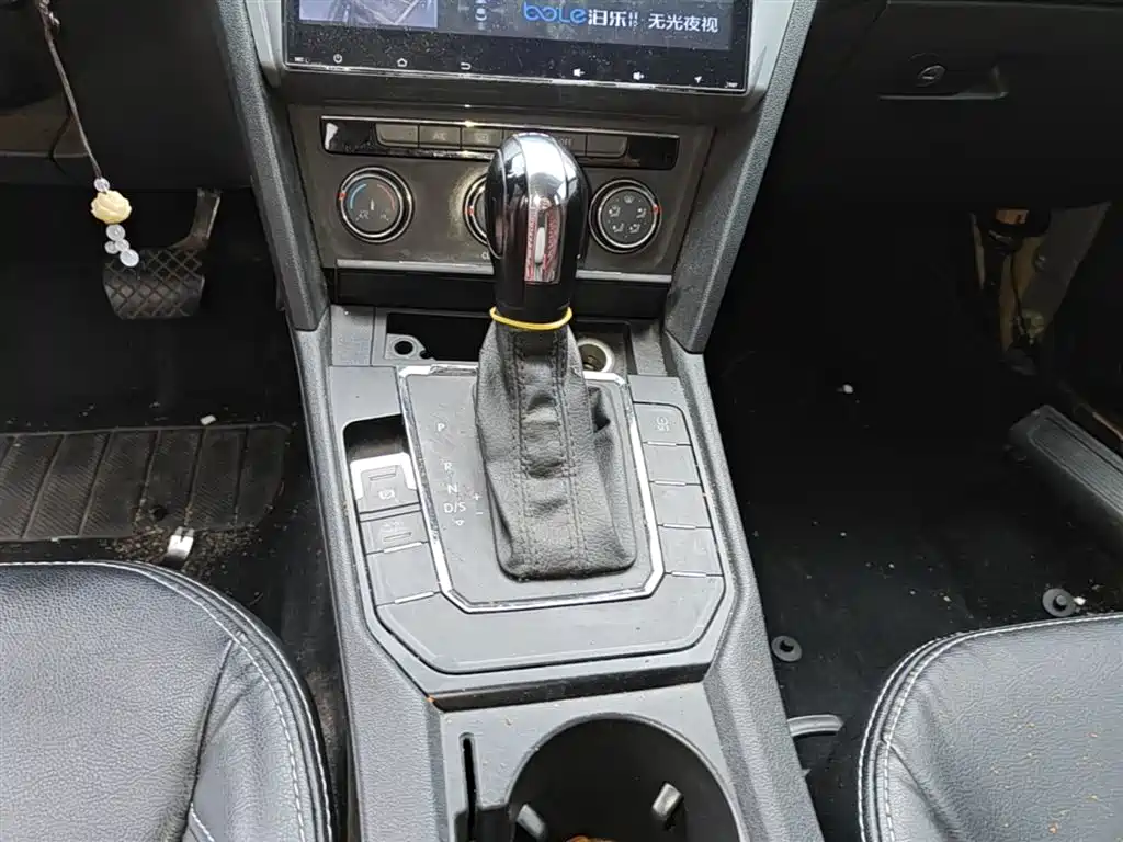 Volkswagen Lamando 2015 230TSI DSG Style фото 13