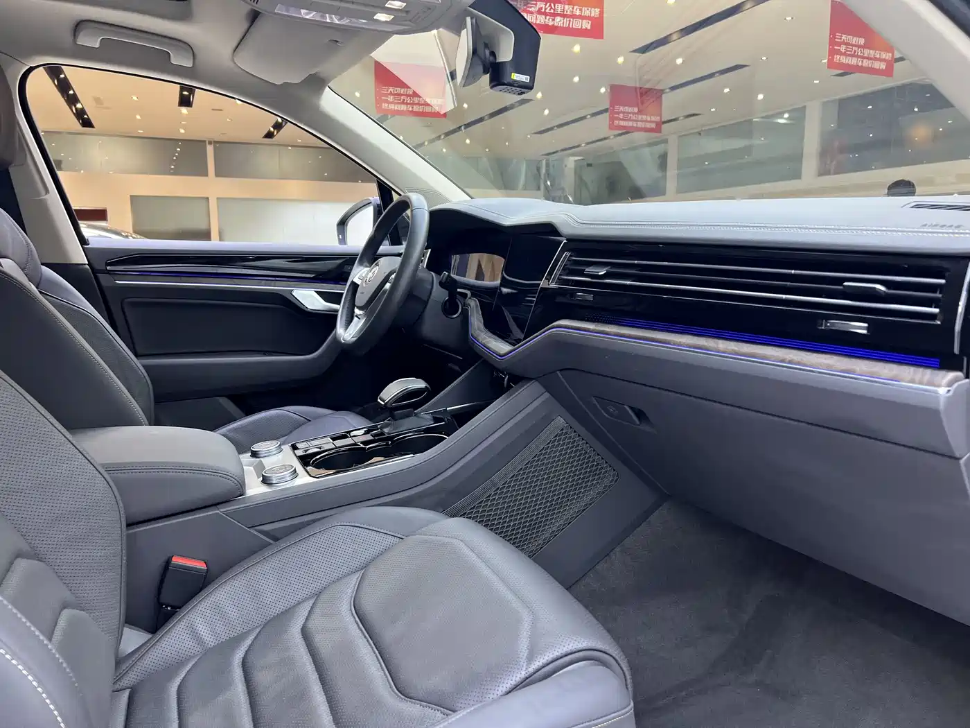 Volkswagen Touareg 2019 3.0TSI Sharp Edge Edition China VI фото 13