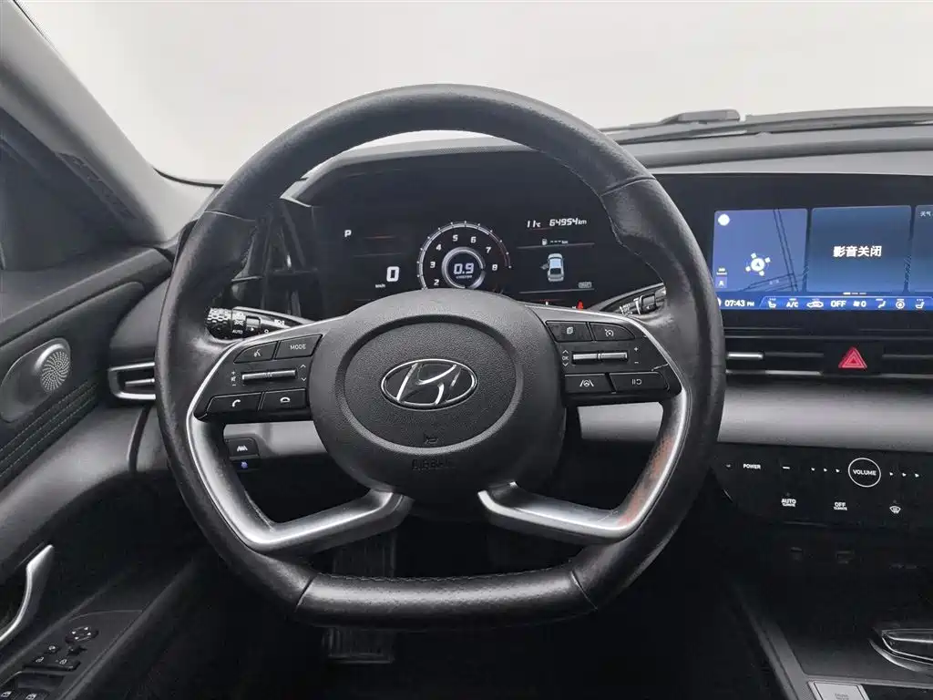 HYUNDAI ELANTRA