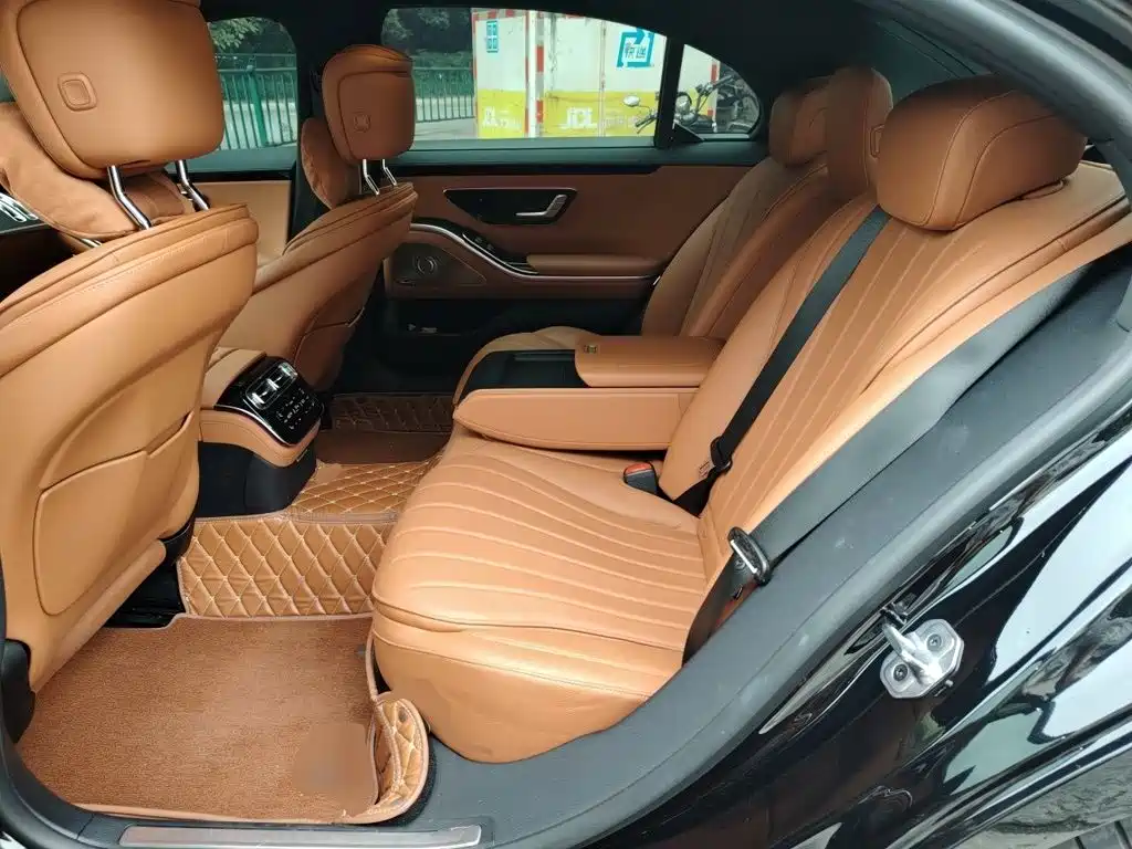 Фото 15 - Mercedes-Benz S-Class