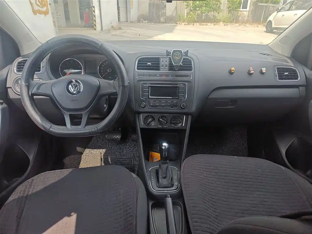 Volkswagen Polo 2014 1.4L Automatic Comfort Edition фото 5